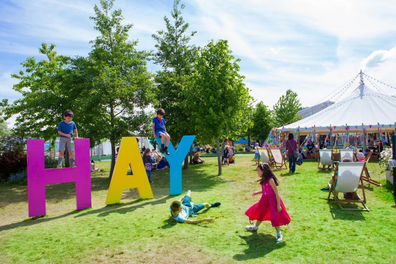 Festival Yurts Hay-On-Wye Hotel Екстериор снимка